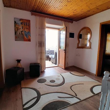 Guest House Ejona Гірокастра Екстер'єр фото