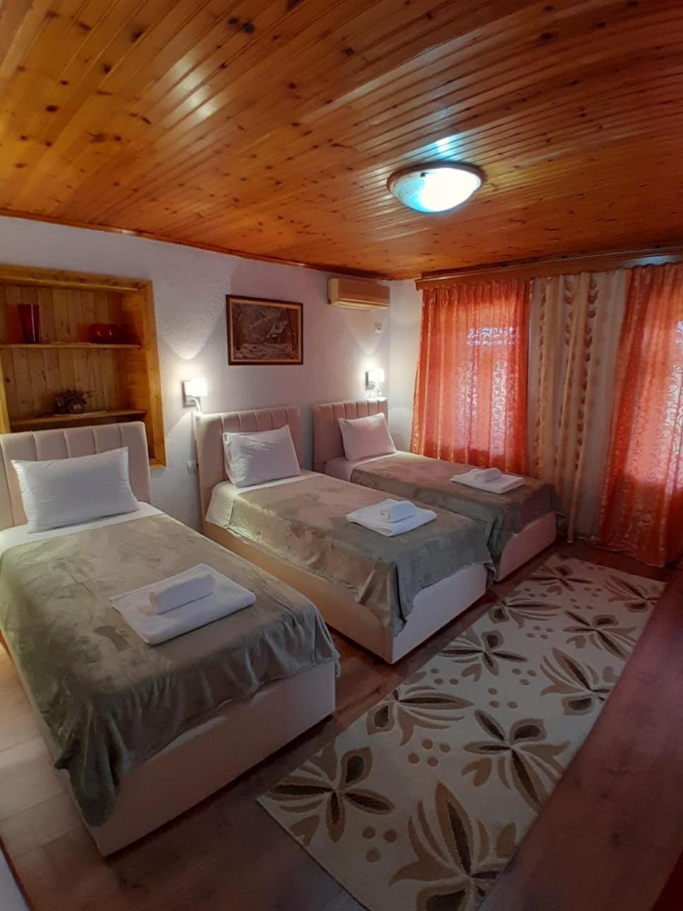 Guest House Ejona Гірокастра Екстер'єр фото