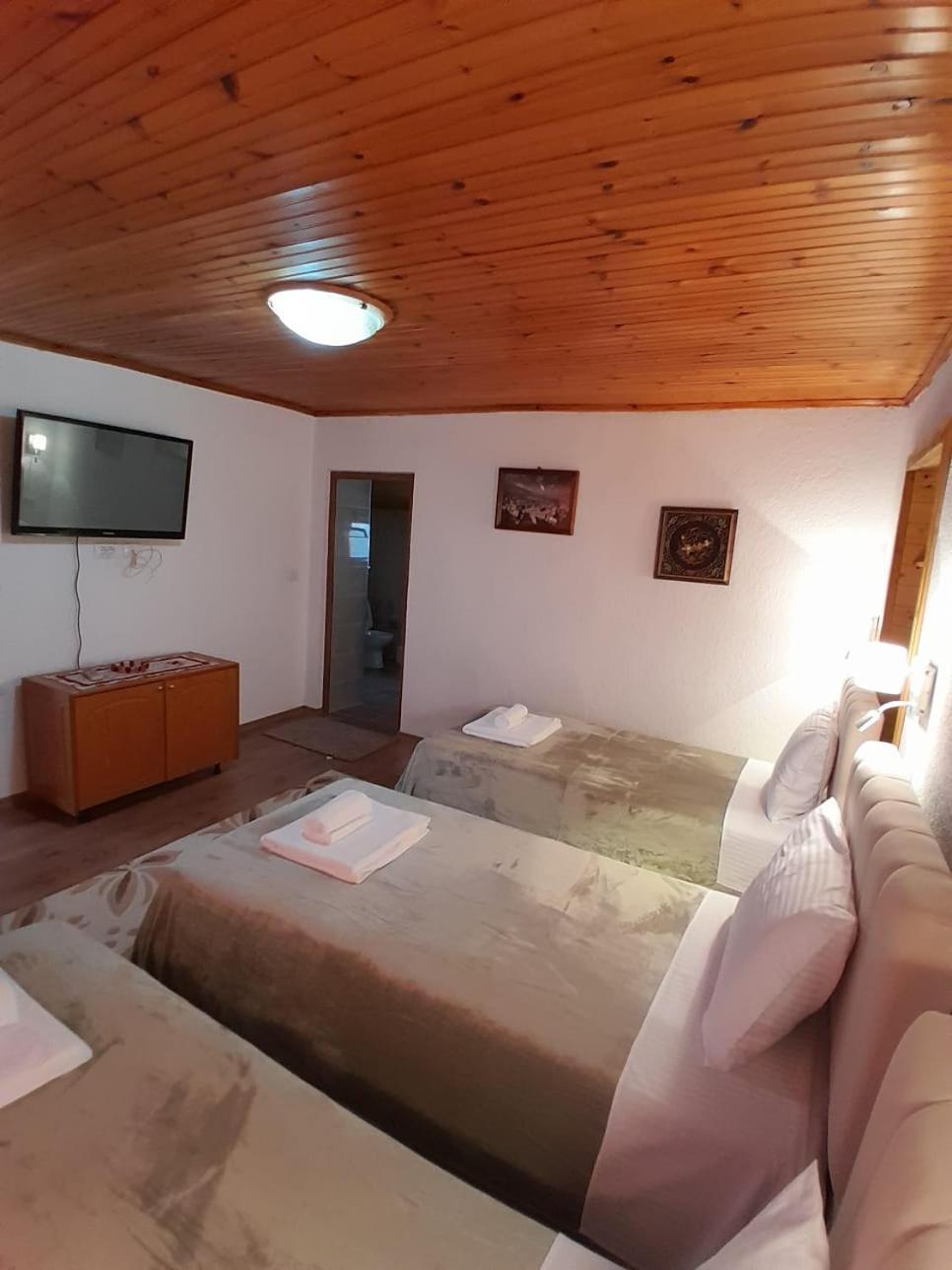 Guest House Ejona Гірокастра Екстер'єр фото