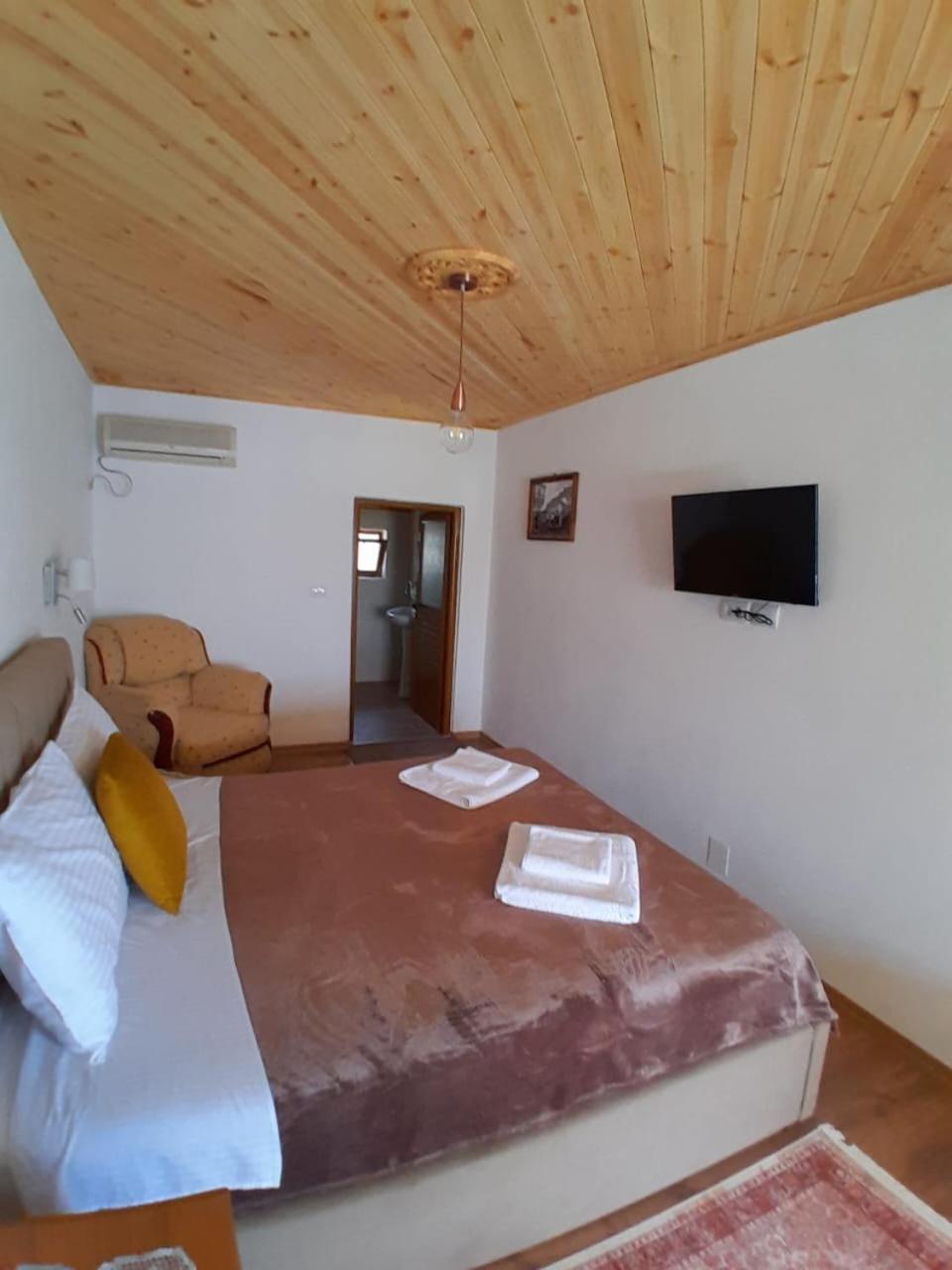 Guest House Ejona Гірокастра Екстер'єр фото