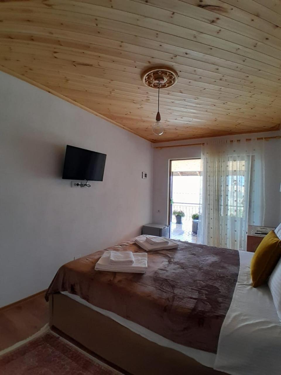 Guest House Ejona Гірокастра Екстер'єр фото
