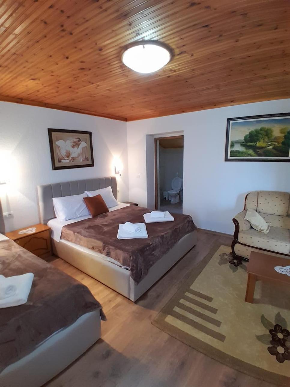 Guest House Ejona Гірокастра Екстер'єр фото